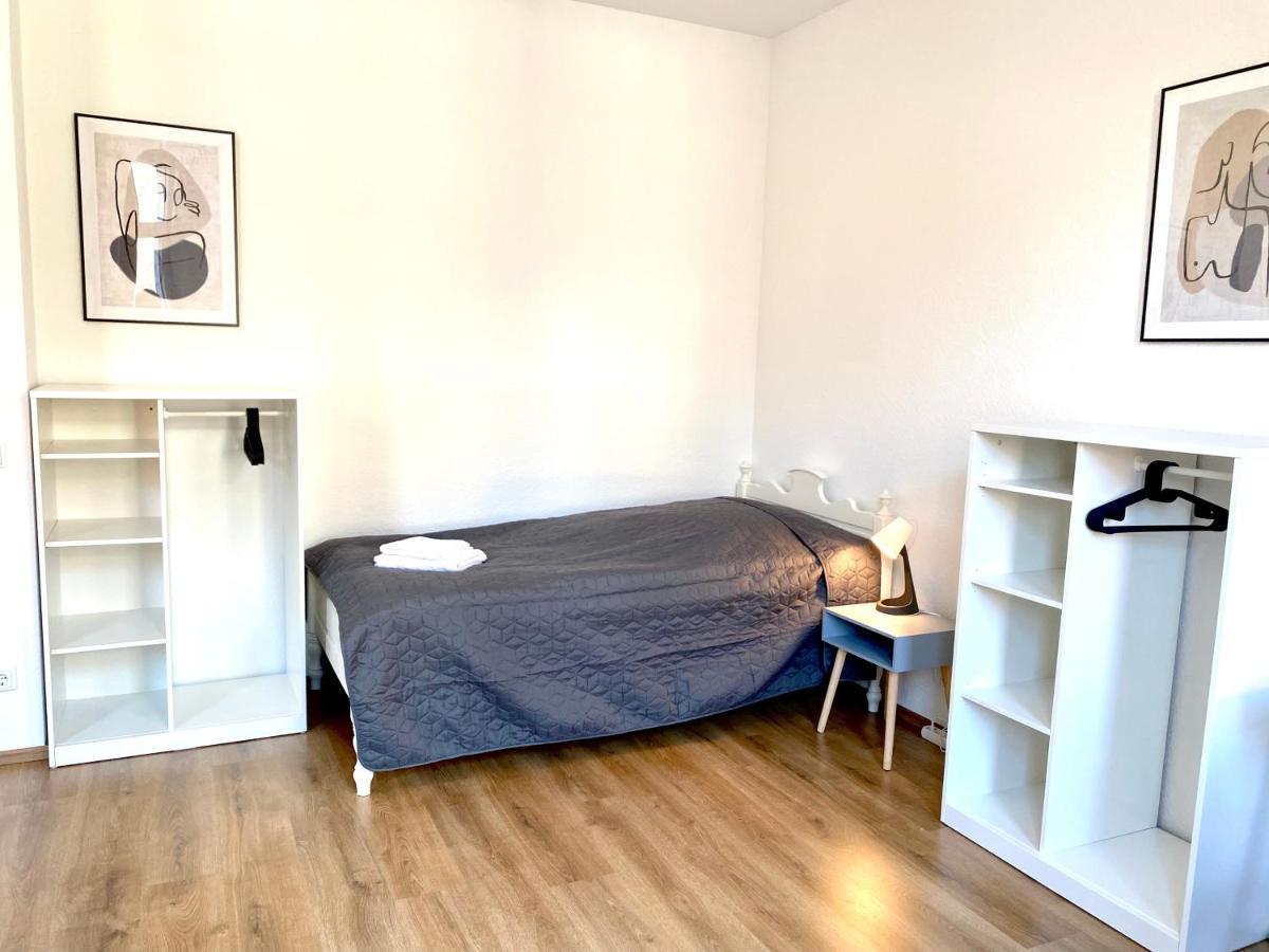 2 Rooms, Free Parking, 25 Min To Duesseldorf, 150 Mbps Wlan Duisburg Exterior photo