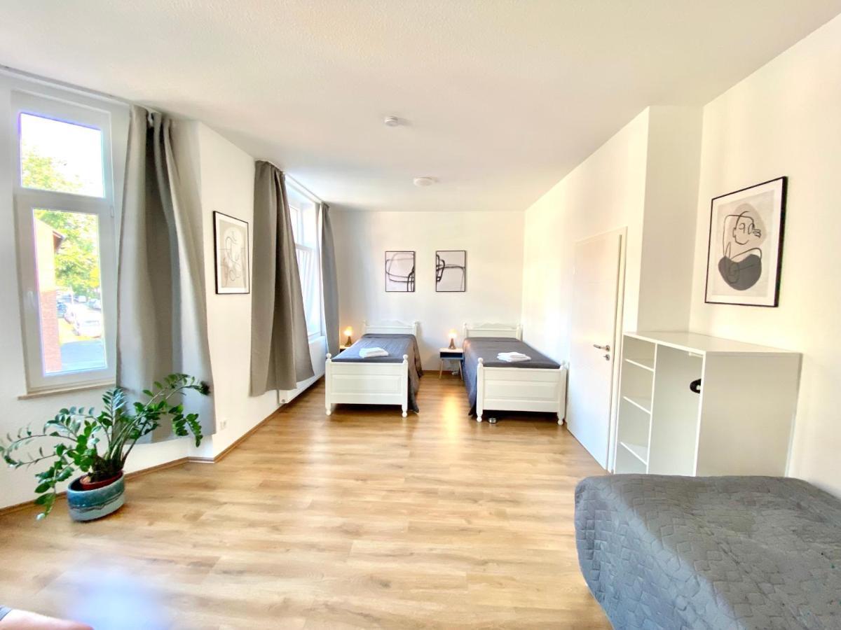 2 Rooms, Free Parking, 25 Min To Duesseldorf, 150 Mbps Wlan Duisburg Exterior photo