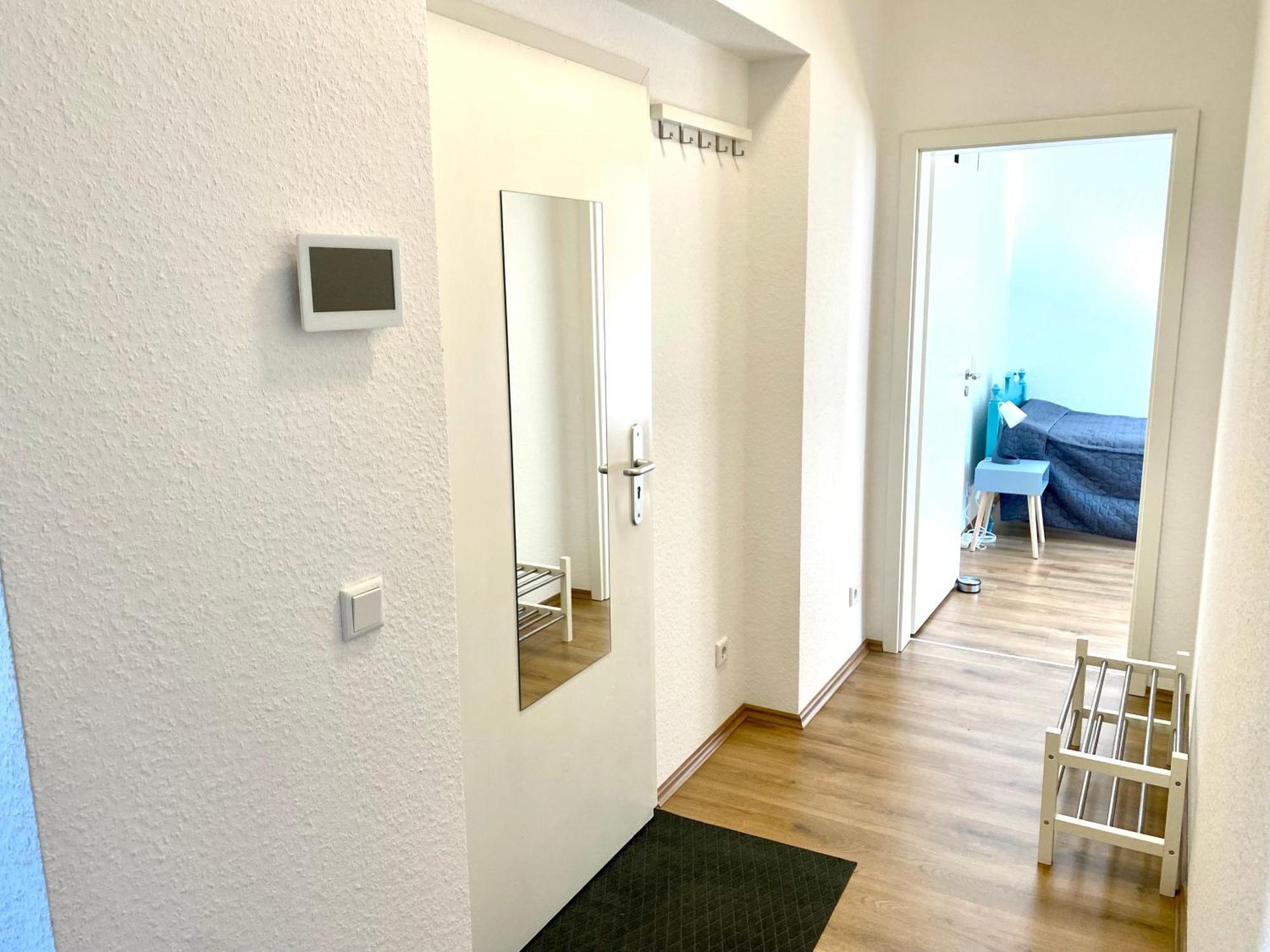 2 Rooms, Free Parking, 25 Min To Duesseldorf, 150 Mbps Wlan Duisburg Exterior photo
