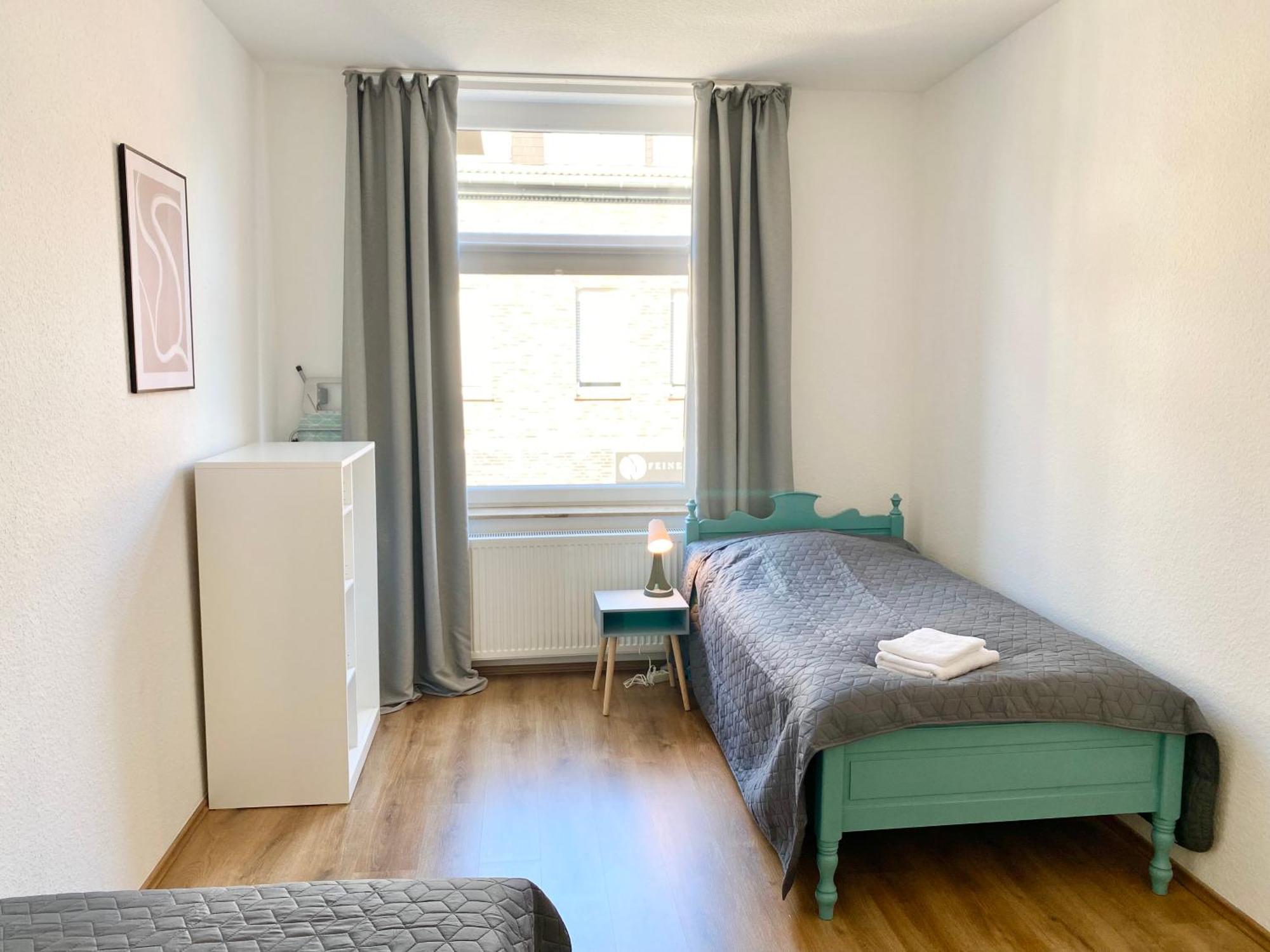 2 Rooms, Free Parking, 25 Min To Duesseldorf, 150 Mbps Wlan Duisburg Exterior photo