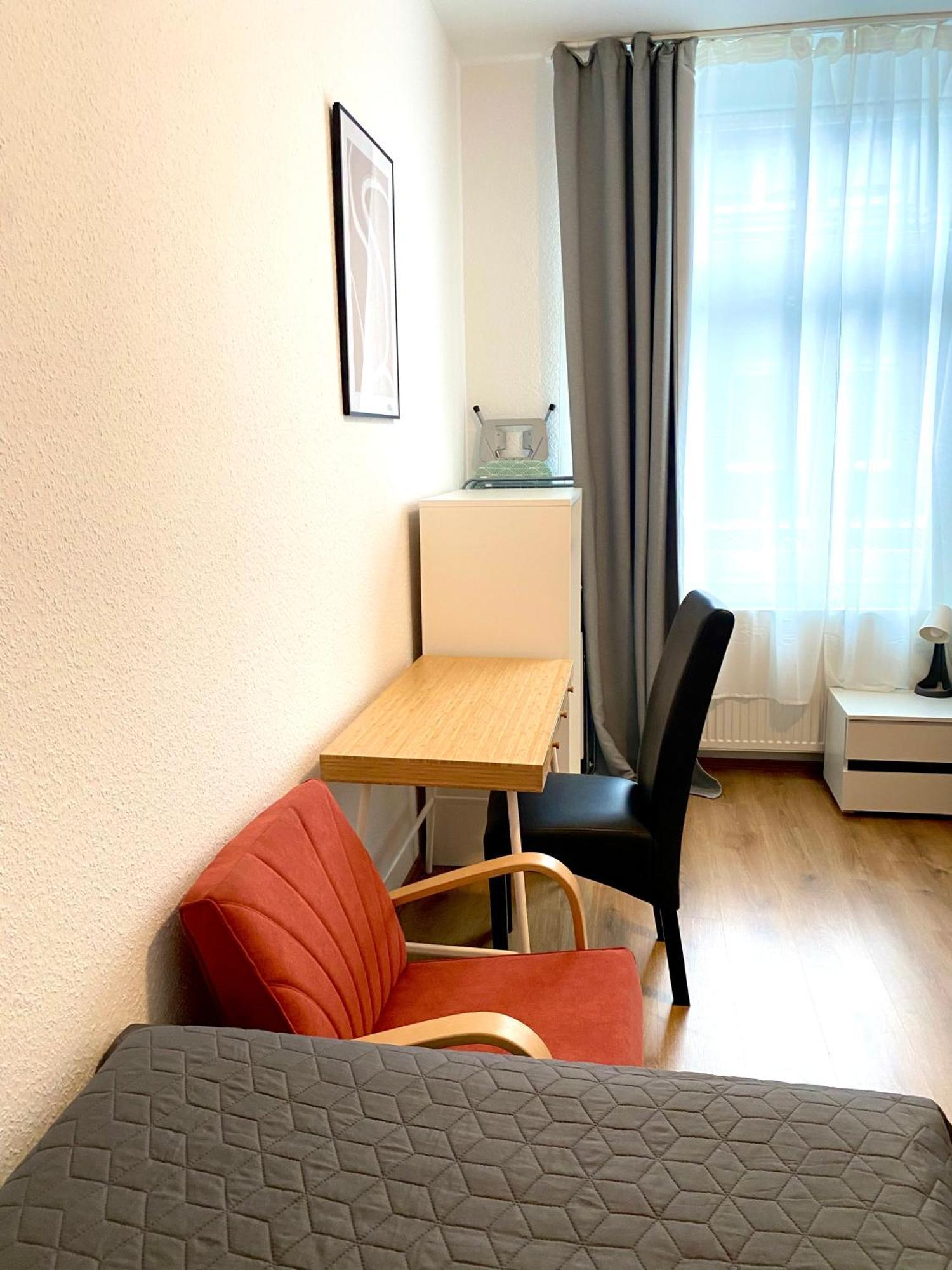 2 Rooms, Free Parking, 25 Min To Duesseldorf, 150 Mbps Wlan Duisburg Exterior photo